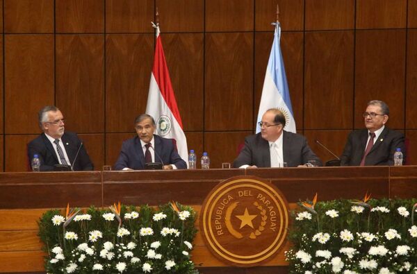 Ministro Ramírez Candia disertó sobre constitucionalidad del tribunal de jurados en Paraguay
