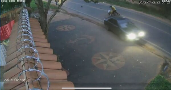 Omisión de auxilio: Dos heridos en choque provocado por un conductor imprudente - trece