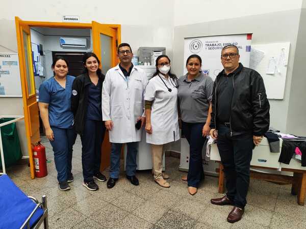 ALUMNAS DEL SNPP ENTREGARON MÁS DE 200 PRENDAS AL SECTOR PEDIÁTRICO DEL HOSPITAL - Itapúa Noticias