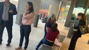 Detienen a pareja que habría comprado a una bebé para llevarla a EEUU - Noticiero Paraguay