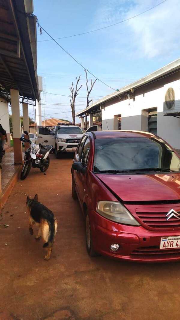 POLICÍA INCAUTA VEHÍCULO DE DUDOSA PROCEDENCIA EN MARÍA AUXILIADORA