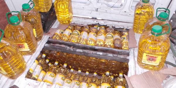 Diario HOY | US$ 170 millones embolsan en un año los que ingresan aceite de contrabando, afirman