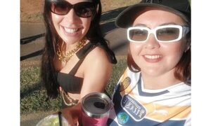 Se olvidaron del tesapo`ẽ y volvieron a compartir como hermanas