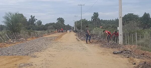 Avanza obras de empedrados en isla Yasyretá - Nacionales - ABC Color