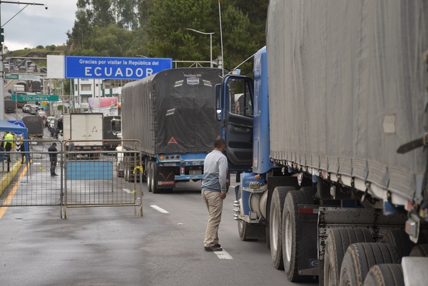 Transportistas inician protesta con bloqueo de carreteras en la Amazonía de Ecuador - MarketData