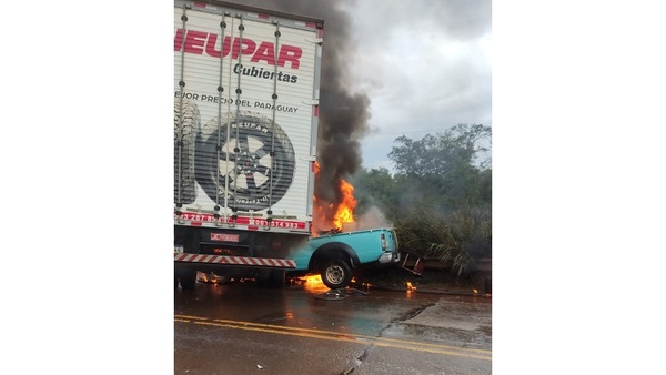 Dos fallecidos en grave accidente que involucra a vehículo de la ANDE