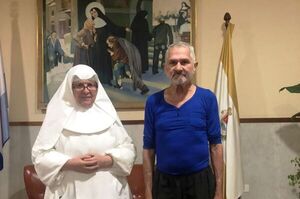 Abuelo rescatado de una plaza fue admitido en el Hogar San José •