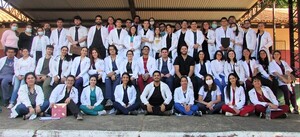 Docentes y Estudiantes de Medicina UNA llevan importante atención y charlas a alumnos de escuela pública                   – La Mira Digital