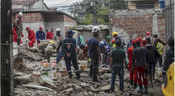 Al menos 2 muertos y 15 desaparecidos por el derrumbe de un edificio en Brasil