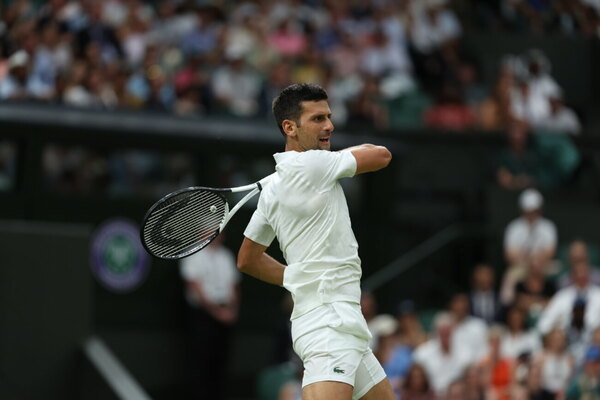 Versus / Djokovic elimina a Wawrinka y ya lleva 10 años invicto en Wimbledon