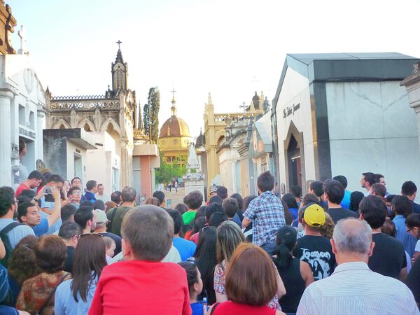 Organizan recorrido histórico y turístico por el cementerio de la Recoleta - Unicanal