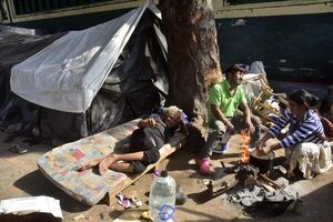 Indígenas reclaman luz, agua potable y víveres, pero están abandonados frente al Indi - Nacionales - ABC Color