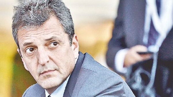 A Argentina le faltan dólares y pospone pagos al FMI
