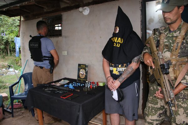Diario HOY | Detienen a microtraficante con armamentos y drogas en San Lorenzo