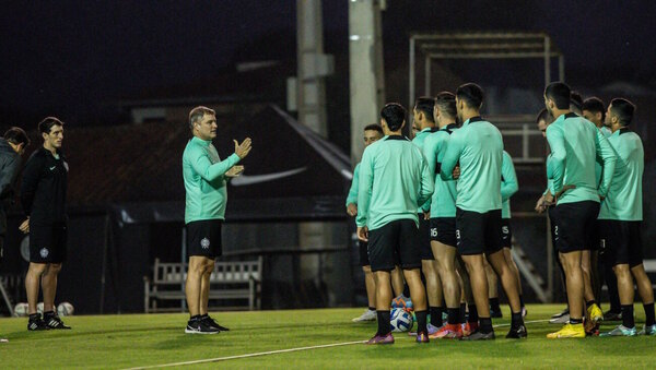 Versus / Olimpia: Directiva no cumplió con premios y los jugadores tomaron una fuerte determinación