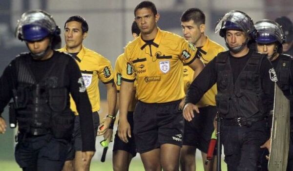 ¡Refere bandido!: el arbitraje perjudicó al cuadro albiceleste en el Monumental Río Parapití