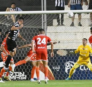 Torneo Clausura: Buen inicio del campeón - Fútbol - ABC Color
