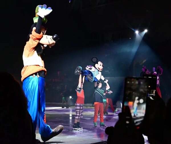 Inolvidable noche de Disney on Ice con Mickey y sus amigos en el SND Arena - Sociales - ABC Color