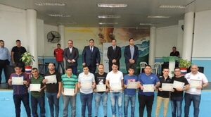 Más de 30 reclusos se reciben de entrenadores de fútbol en Tacumbú