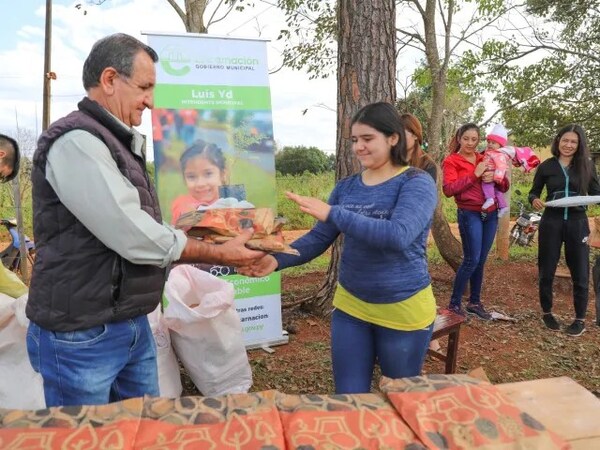 PRODUCTORES DE ENCARNACIÓN RECIBEN 156 KITS DE SEMILLAS PARA EL FORTALECIMIENTO DE SU PRODUCCIÓN