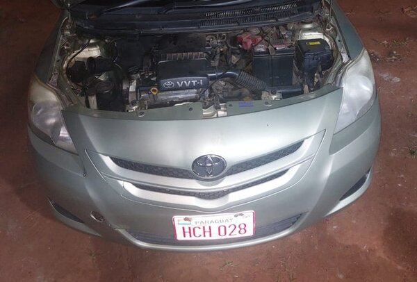 Detienen a una pareja con auto robado y preparativos para un asalto