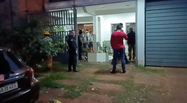Sicario llegó caminando, aplaudió frente a la casa y asesinó al dueño de la misma, según revela el circuito - Oasis FM 94.3