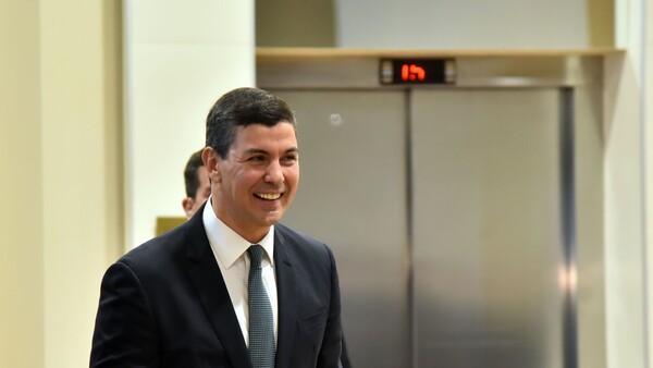 Santiago Peña viaja este fin de semana a Emiratos Árabes y Taiwán