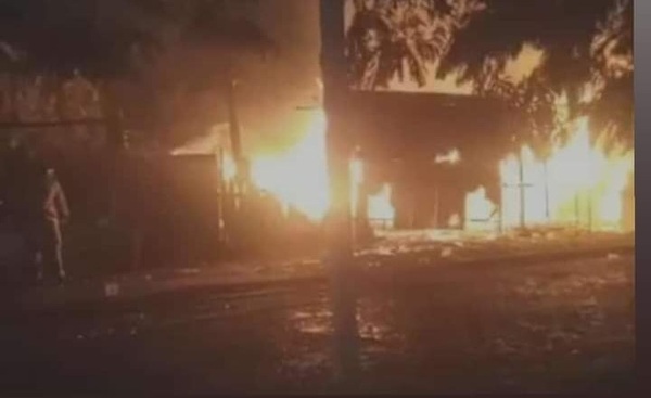 Incendio destruyó una vivienda en el barrio María Victoria - Radio Imperio