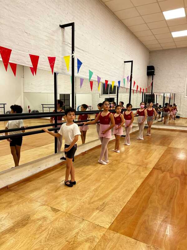 Fausto, el niño que decidió emprender para pagar sus clases de ballet - trece