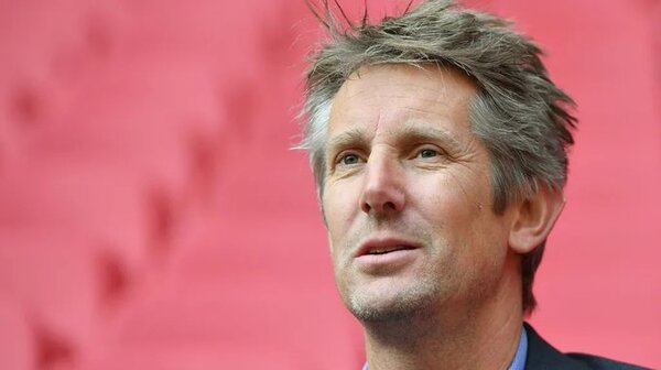 Edwin van der Sar continúa internado en terapia intensiva