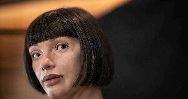 La Nación / Robots advierten que gobernarán mejor que los “mandatarios humanos”