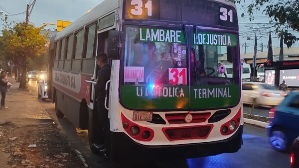 Tres adolescentes disparan y asaltan bus y son detenidos tras persecución