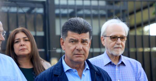 La Nación / Repudian a Efraín Alegre por abandonar a precandidatos a intendentes