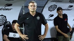 Versus / Diego Aguirre pide a sus jugadores "no perder la confianza" por la derrota