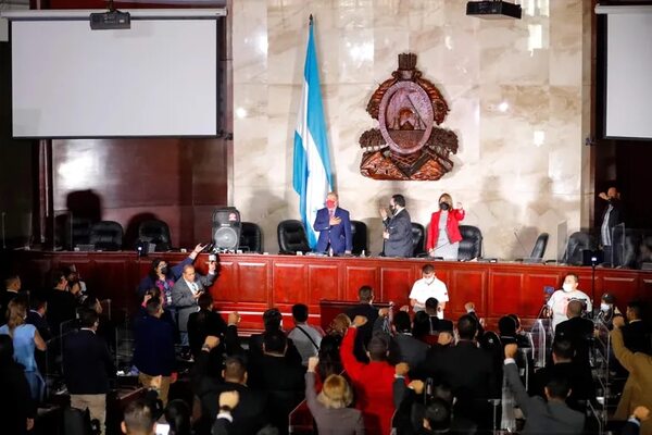 Investigan atentado contra titular del Parlamento hondureño al recibir comida con vidrio - Mundo - ABC Color