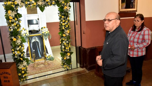 Tras las huellas del padre Julio César, testigos y milagros