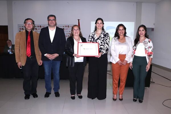 El IAEC recibe la certificación Internacional de Calidad Educativa - Empresariales - ABC Color