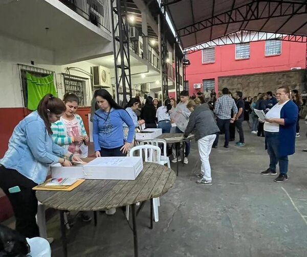 Arrancaron las elecciones internas en 13 localidades - Política - ABC Color