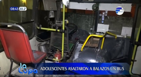 Adolescentes asaltaron a pasajeros de un bus - Noticias Paraguay