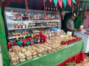 Expo Frutilla de Areguá: ofrecen novedoso “levantol”  - Nacionales - ABC Color