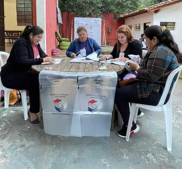 Diario HOY | Elecciones internas municipales se desarrollan sin inconvenientes
