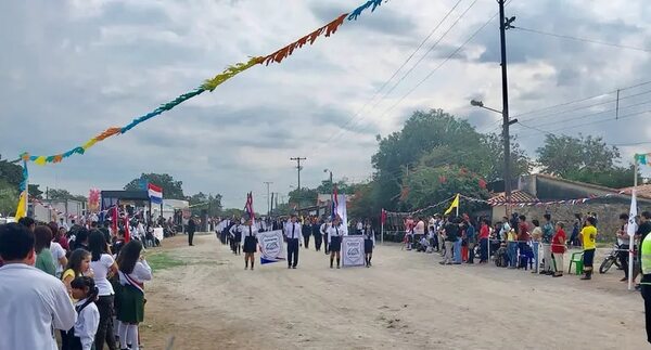 Itacuá: colorido desfile por los dos años de distritación - Nacionales - ABC Color