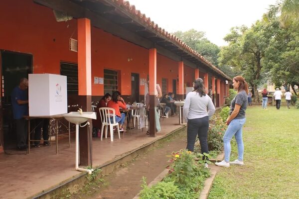 Elecciones internas: poca participación de jóvenes en Isla Pucú - Política - ABC Color