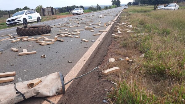 Accidente en Brasil deja drogas paraguayas esparcidas y un hombre muerto