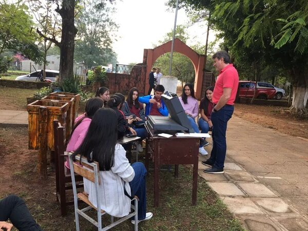 Gobernador electo de Cordillera asistió a la jornada de comicios en Santa Elena - Política - ABC Color