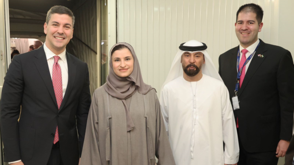 Peña arriba a Emiratos Árabes Unidos para reunirse con mandatario