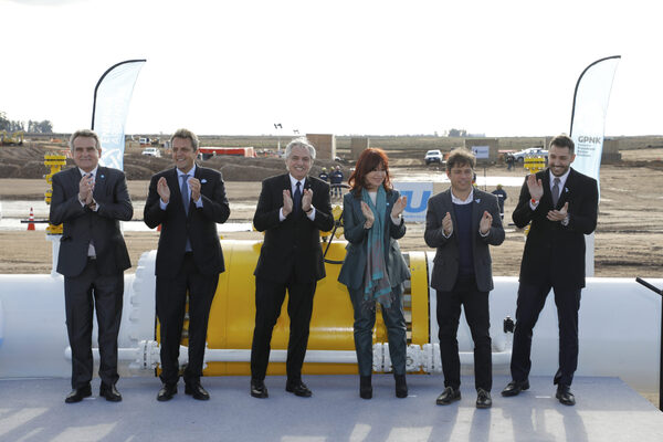 Foto de unidad en el Gobierno argentino para inaugurar una obra clave en su economía - MarketData