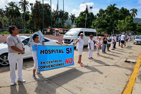 Cientos de personas protestan contra un nuevo hospital en el balneario mexicano de Acapulco - MarketData