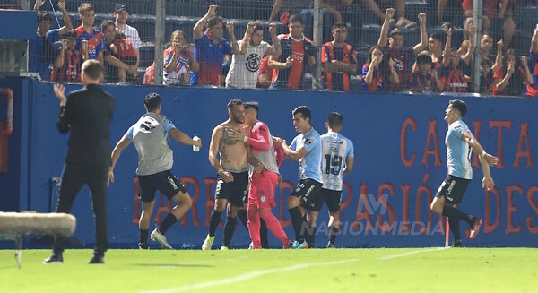 Versus / Nervios en el Barrio: Guaireña castiga a Cerro y hace historia