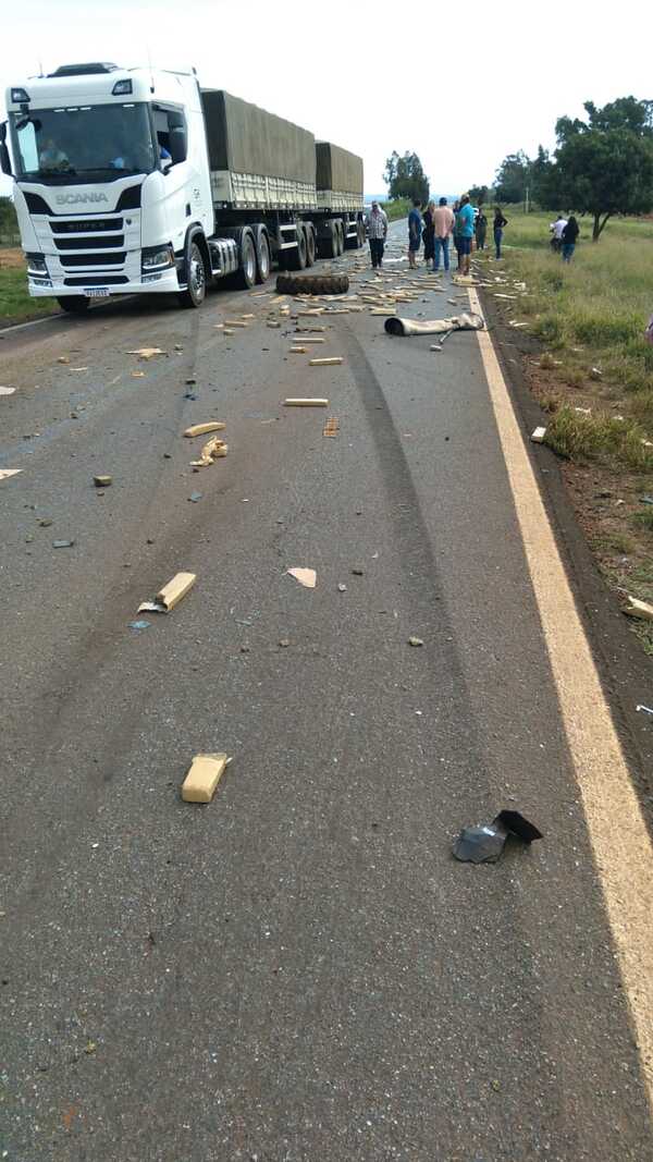 Accidente fatal en la MS-164 esparce paquetes de marihuana - Radio Imperio